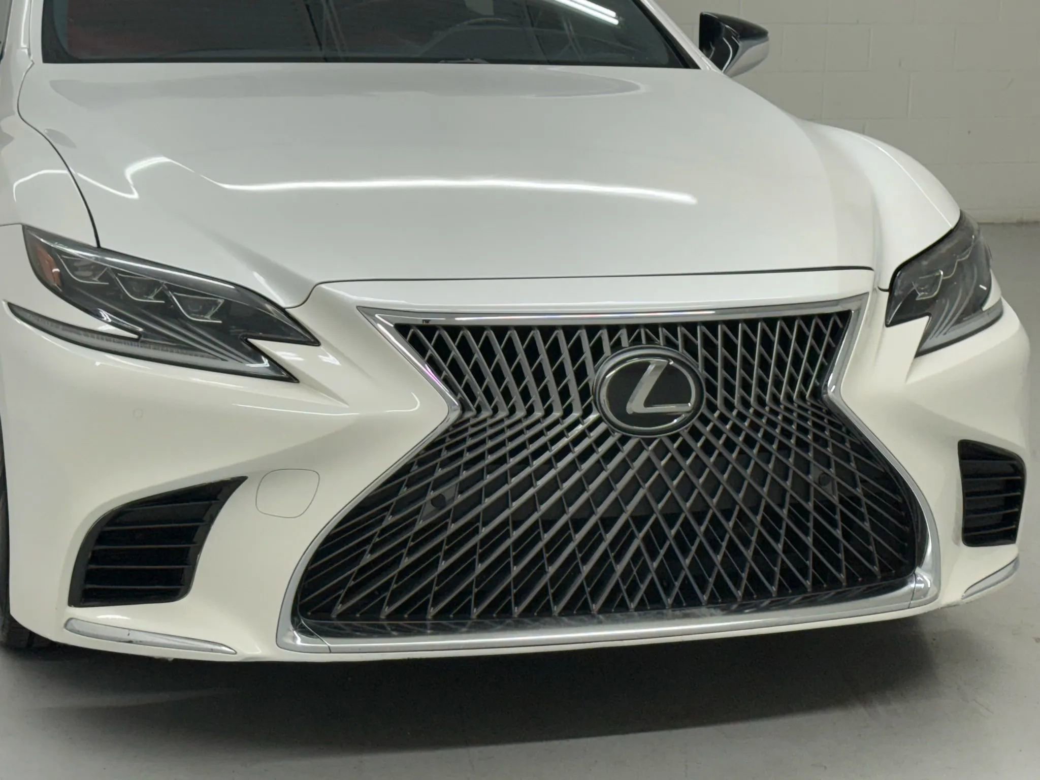 Used 2018 Lexus LS 500 w/ Accessory Package (Z2) image 10