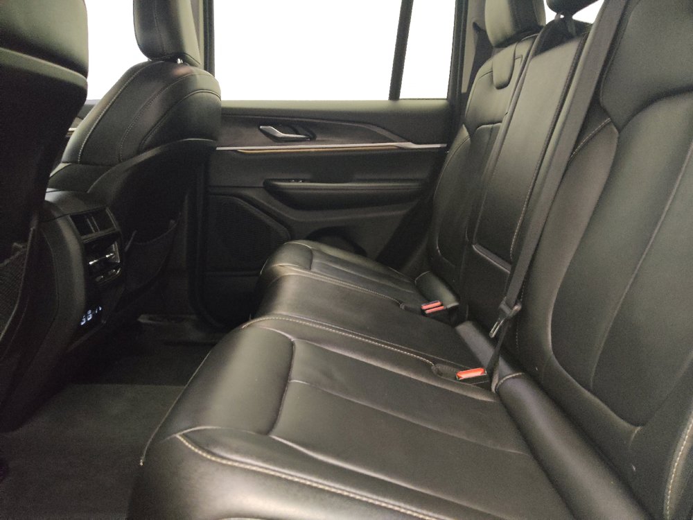 Used 2023 Jeep Grand Cherokee Limited w/ Black Appearance Package AWD/4WD image 18