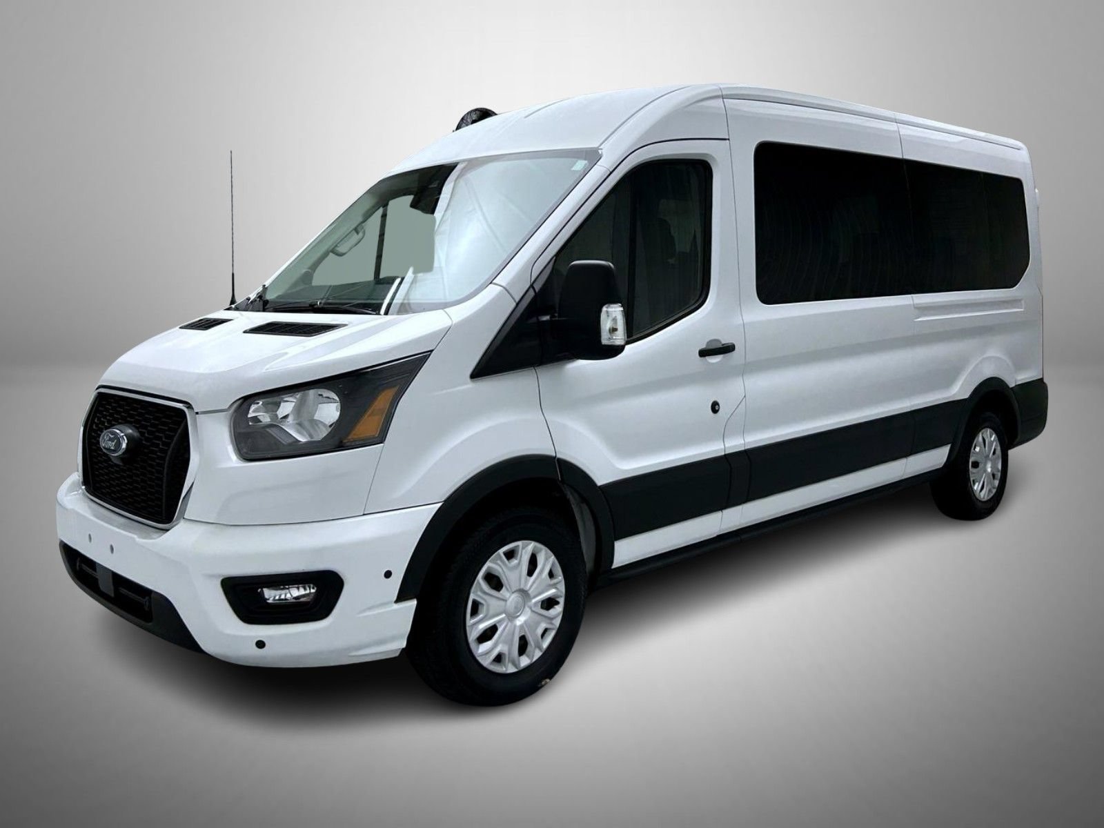 Used 2025 Ford Transit 350 XLT RWD image 1
