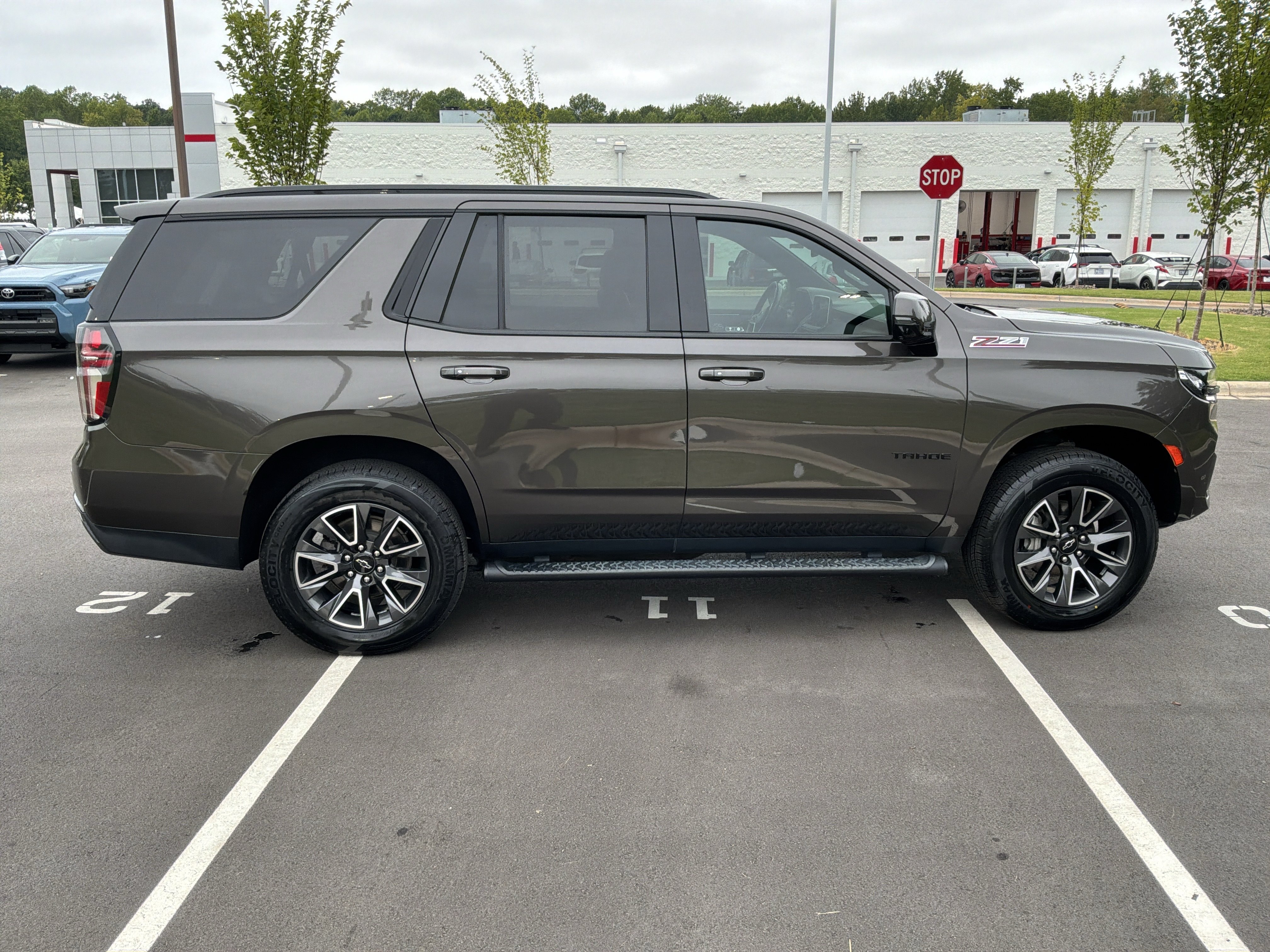 Used 2021 Chevrolet Tahoe Z71 w/ Z71 Signature Package AWD/4WD image 11
