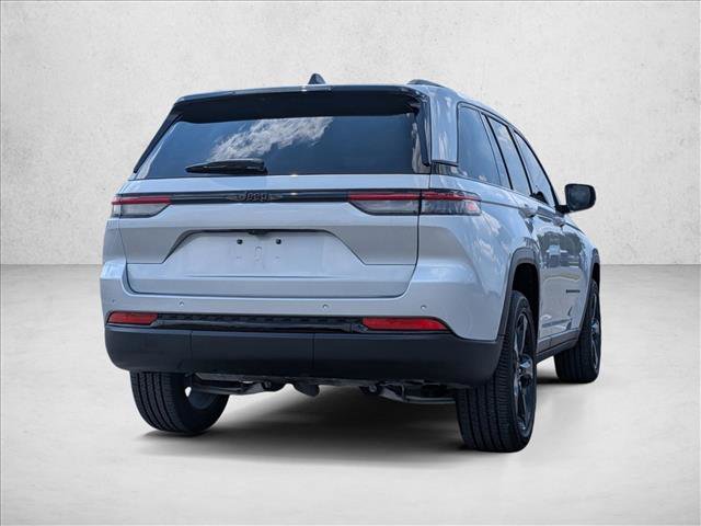 Used 2024 Jeep Grand Cherokee Altitude image 5