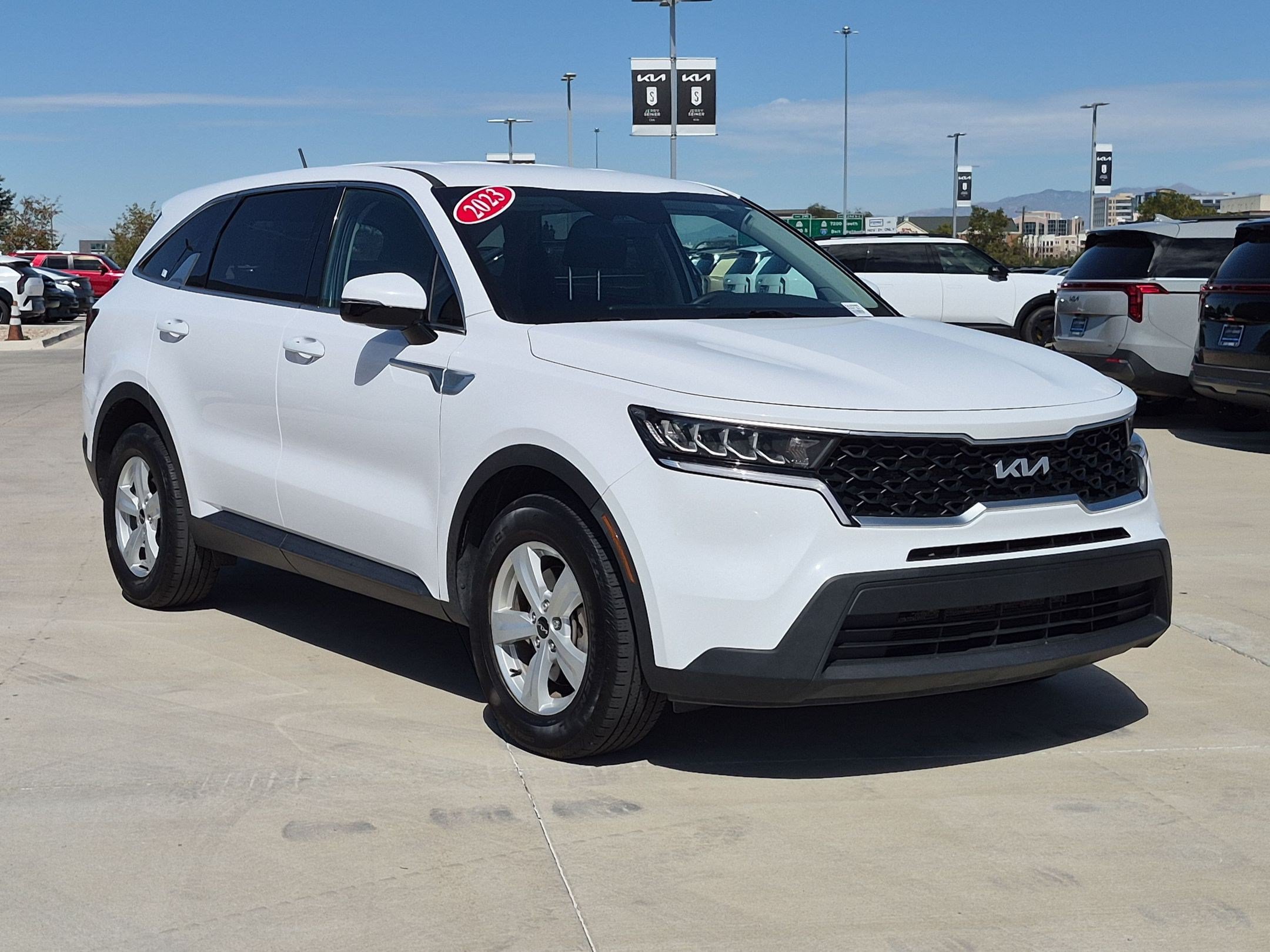 Certified 2023 Kia Sorento LX FWD image 7