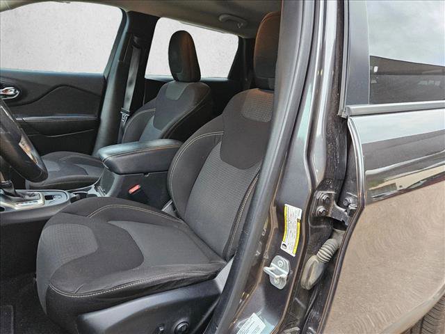 Used 2015 Jeep Cherokee Latitude w/ Comfort/Convenience Group image 14