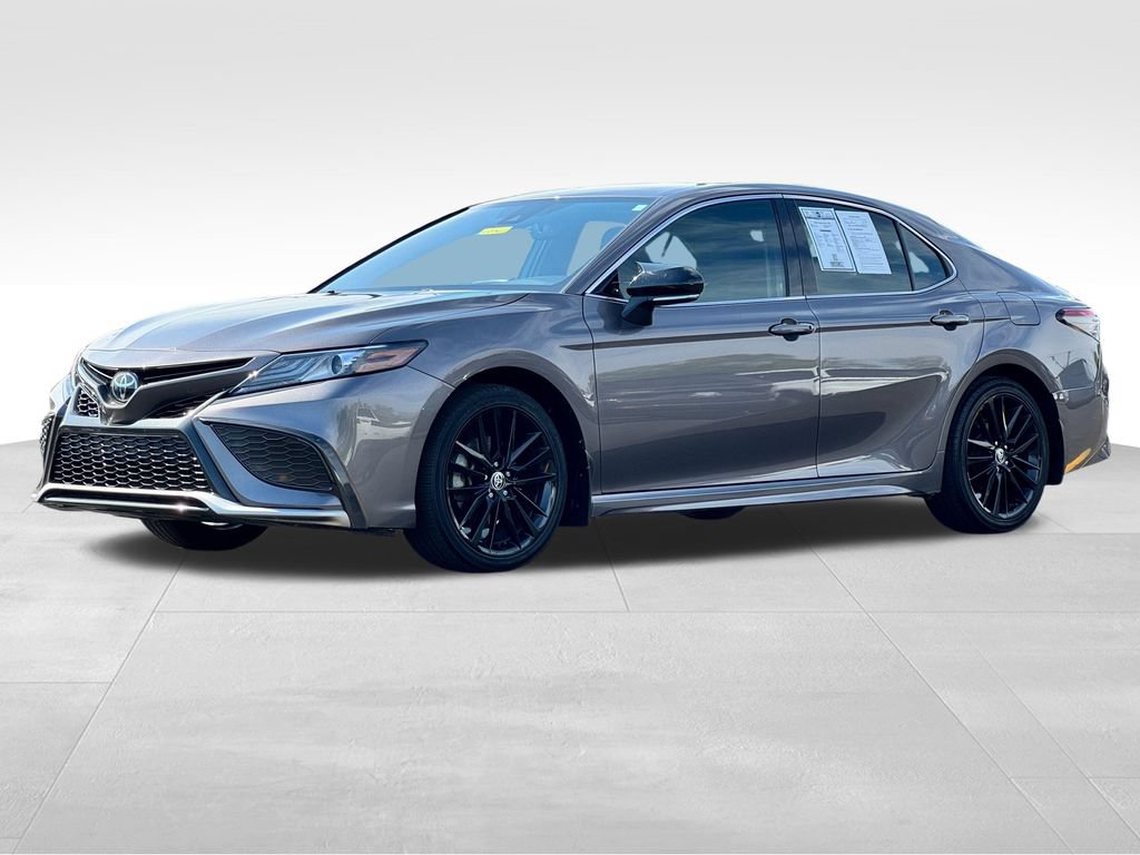 Used 2022 Toyota Camry XSE FWD image 3