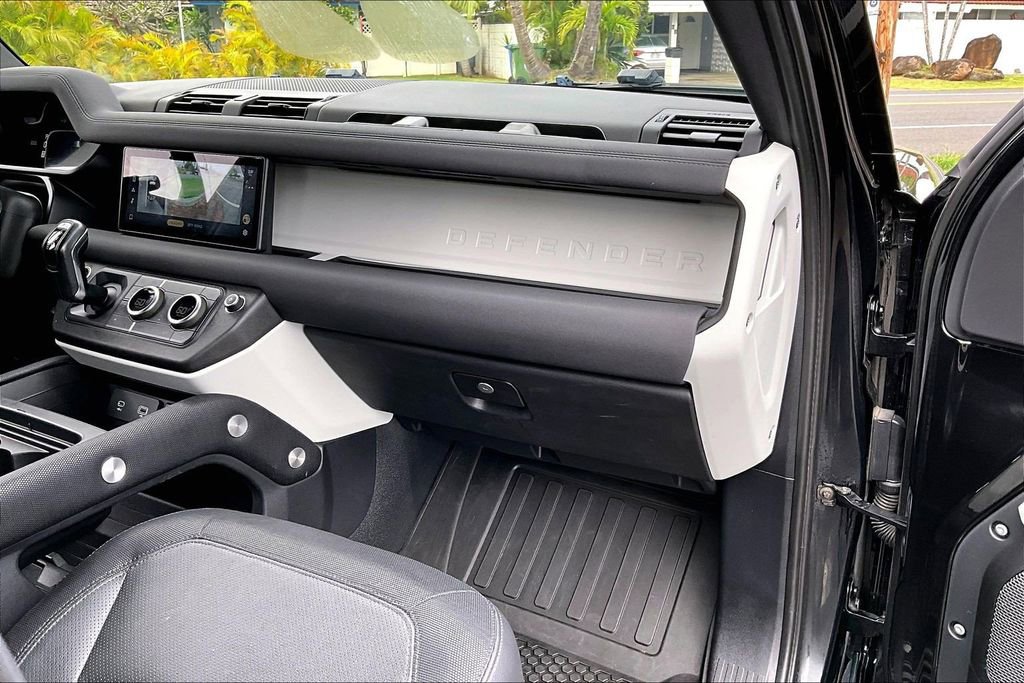 Used 2021 Land Rover Defender 110 X-Dynamic SE image 16
