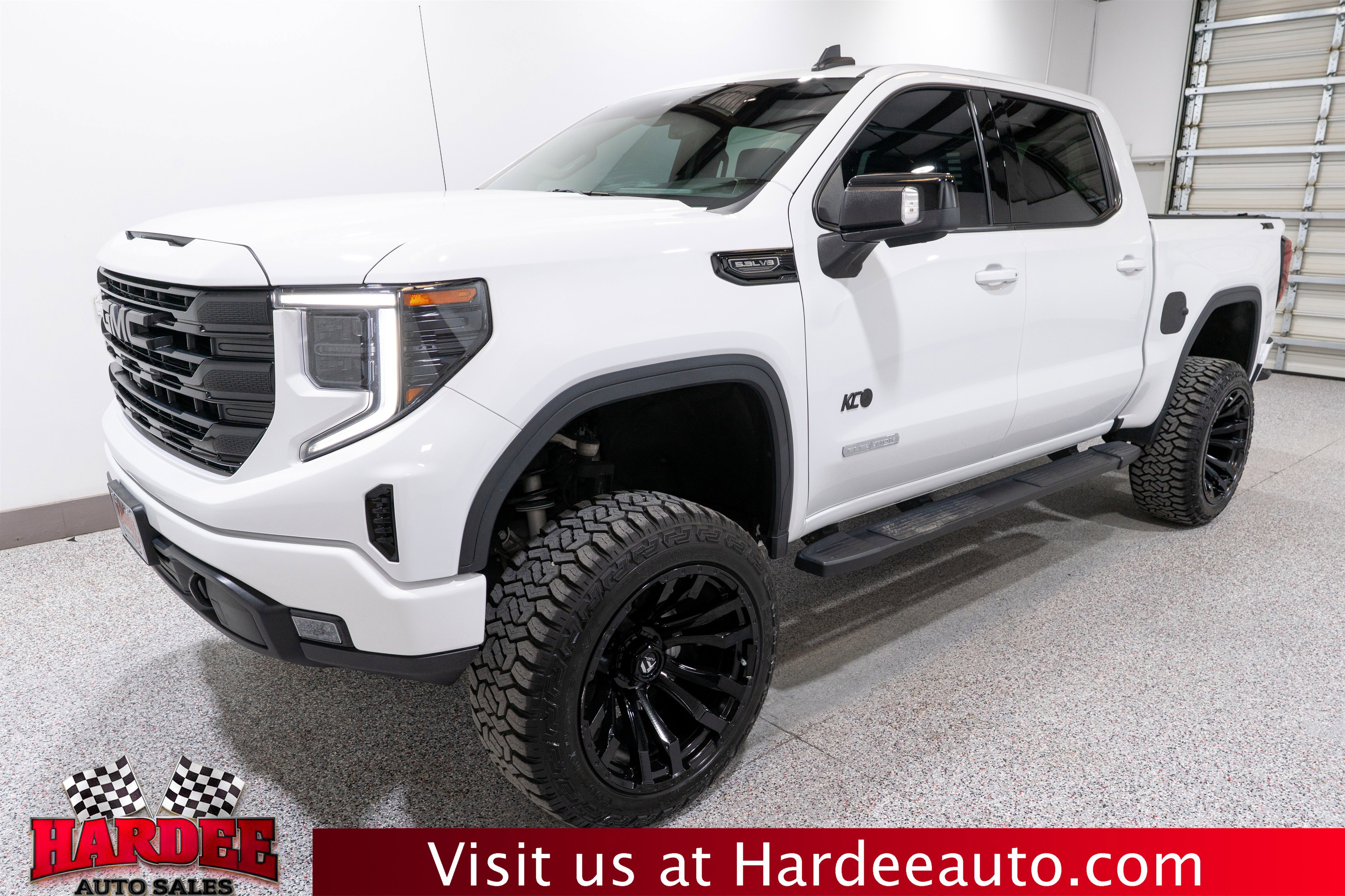 Used 2023 GMC Sierra 1500 Elevation w/ Elevation Premium Package AWD/4WD image 2