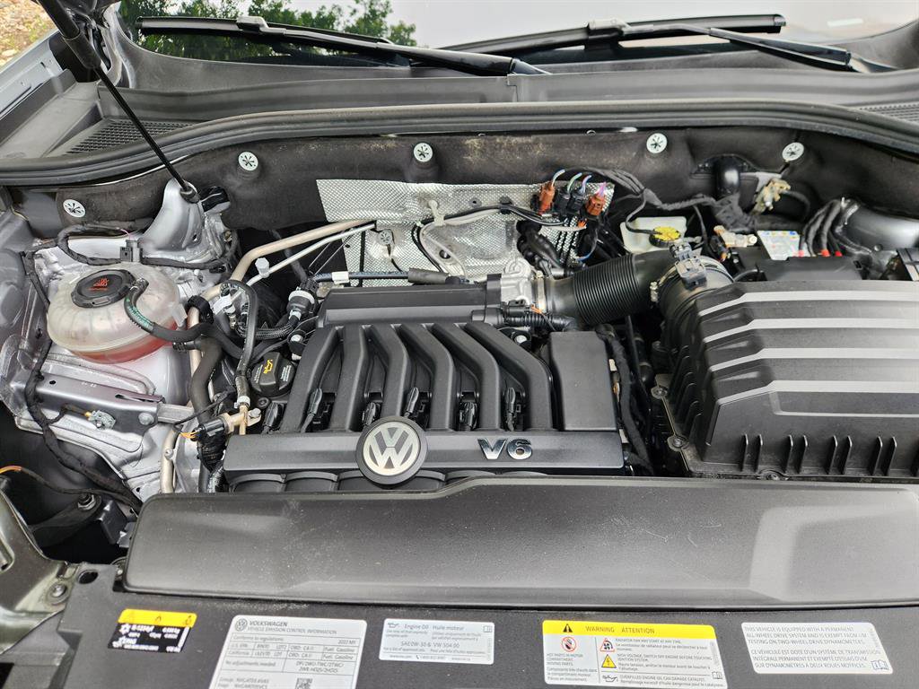Certified 2022 Volkswagen Atlas Cross Sport SEL Premium R-Line image 11