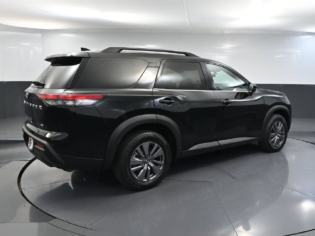 Used 2024 Nissan Pathfinder SV FWD image 4