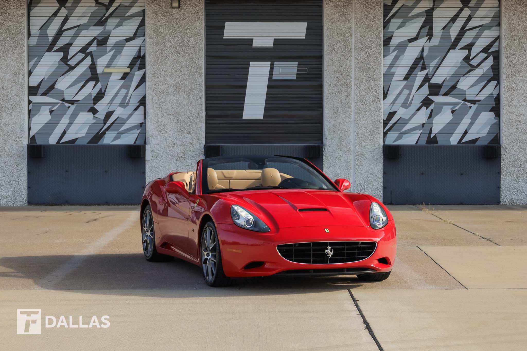 Used 2010 Ferrari California RWD image 2
