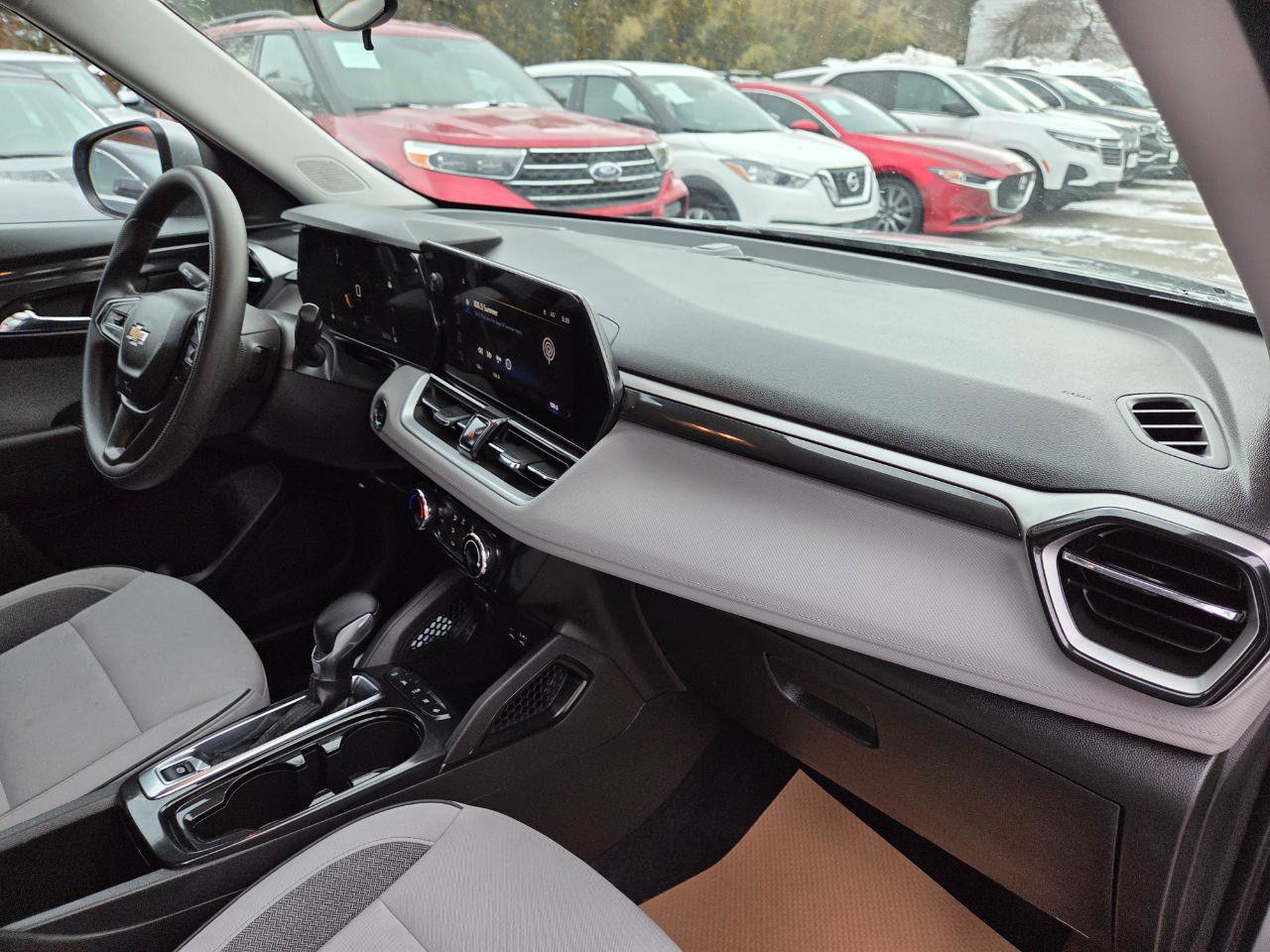 Used 2025 Chevrolet TrailBlazer LT w/ LT Cold Weather Package FWD image 25