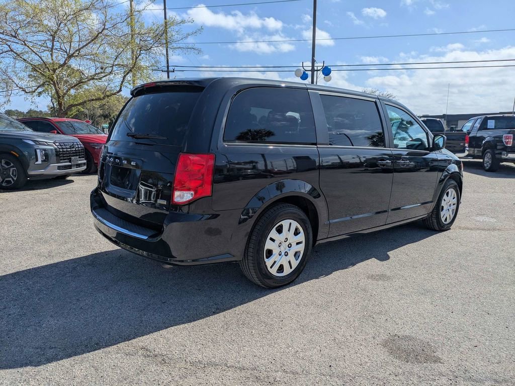 Used 2018 Dodge Grand Caravan SE w/ UConnect Hands-Free Group image 4