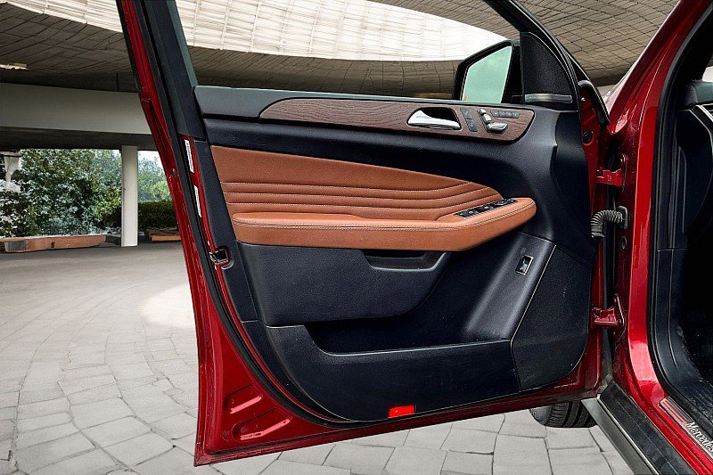 Used 2016 Mercedes-Benz GLE 450 4MATIC Coupe w/ Premium Package image 17