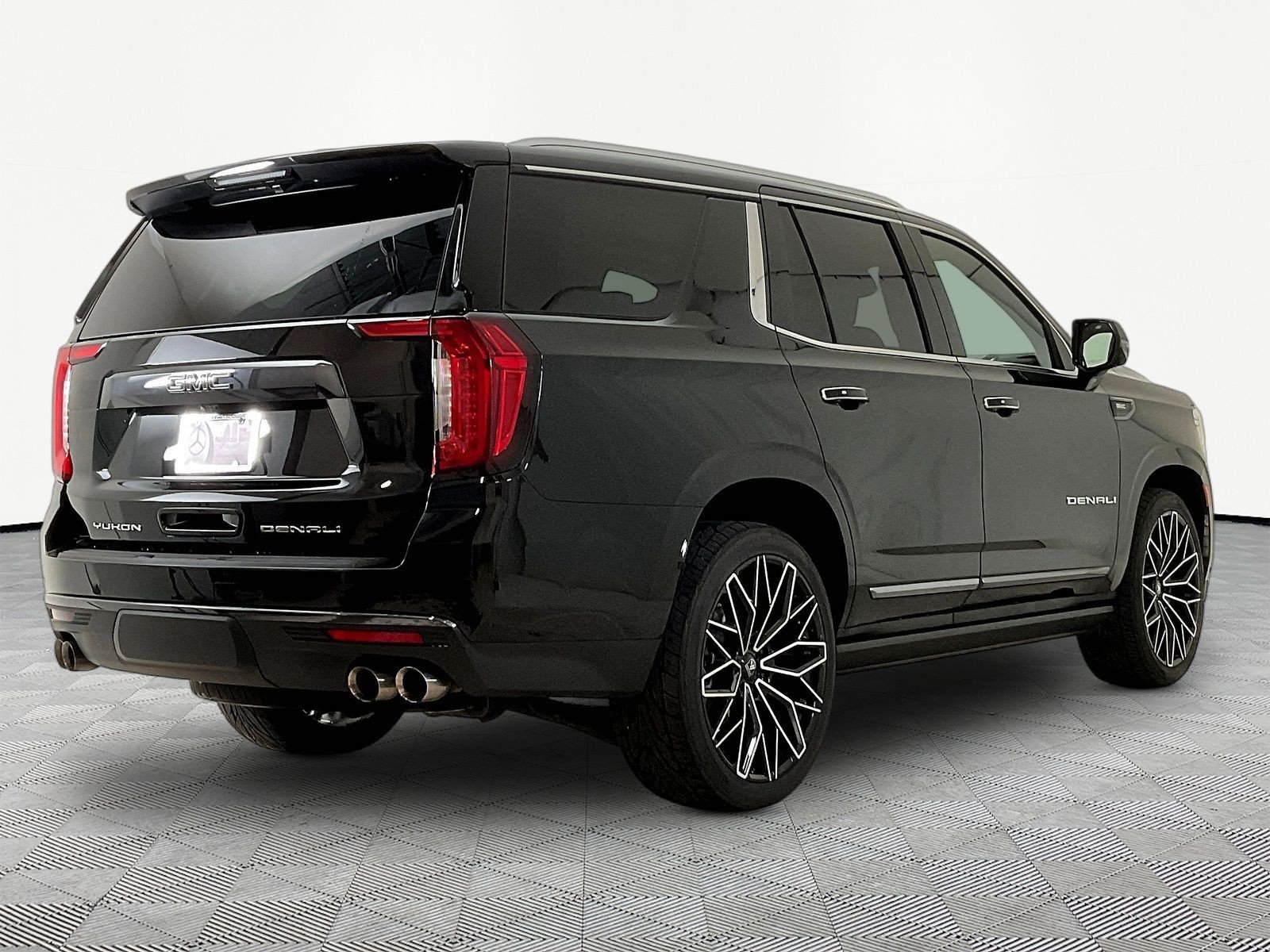 Used 2024 GMC Yukon Denali Ultimate AWD/4WD image 6