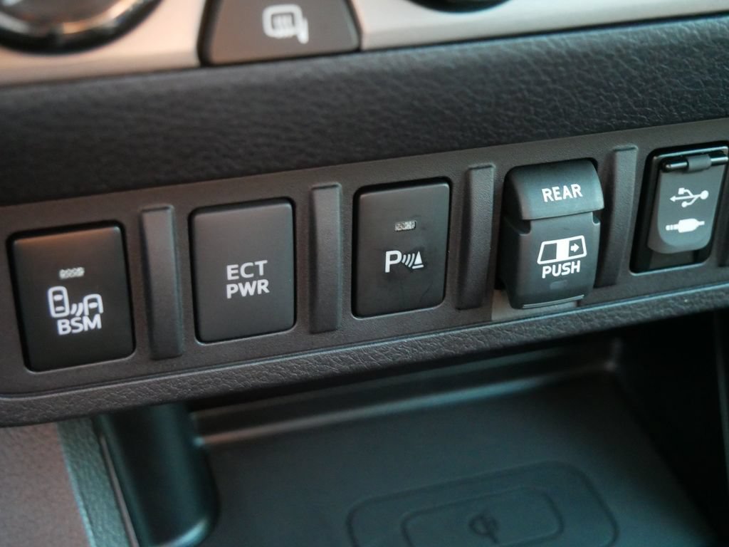 Used 2019 Toyota Tacoma Limited AWD/4WD image 28
