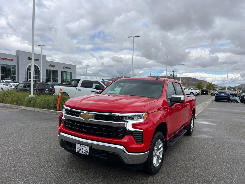 Used 2025 Chevrolet Silverado 1500 LT AWD/4WD image 4
