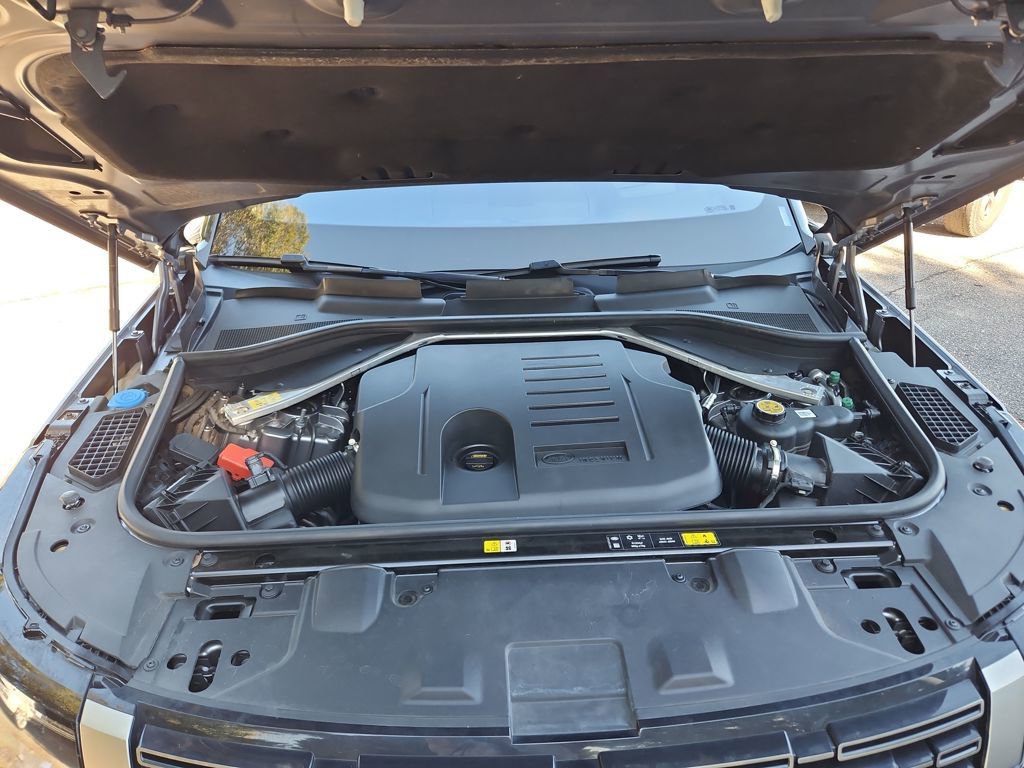 Used 2023 Land Rover Range Rover Long Wheelbase SE image 43