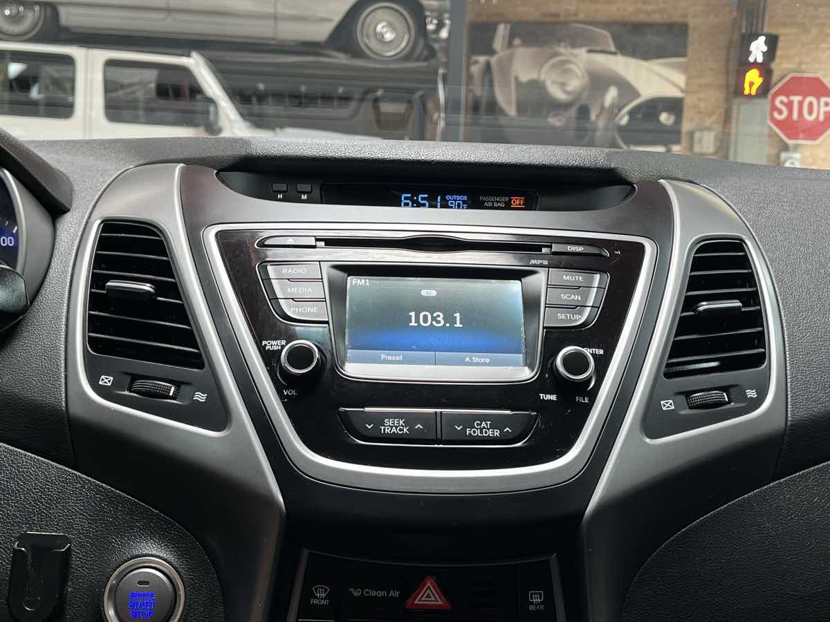 Used 2016 Hyundai Elantra Limited FWD image 18