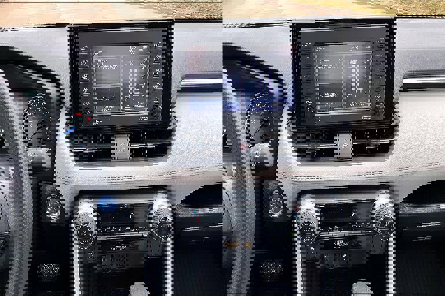 Used 2022 Toyota RAV4 XLE image 6