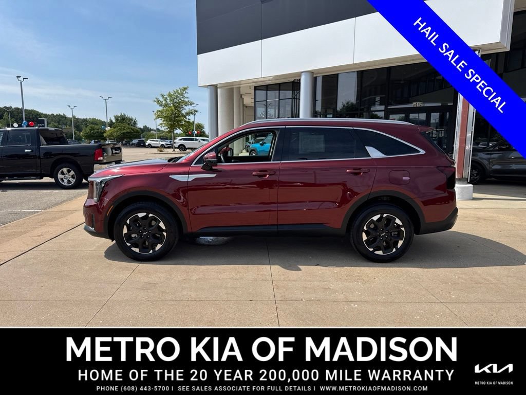 Used 2025 Kia Sorento S AWD/4WD image 2