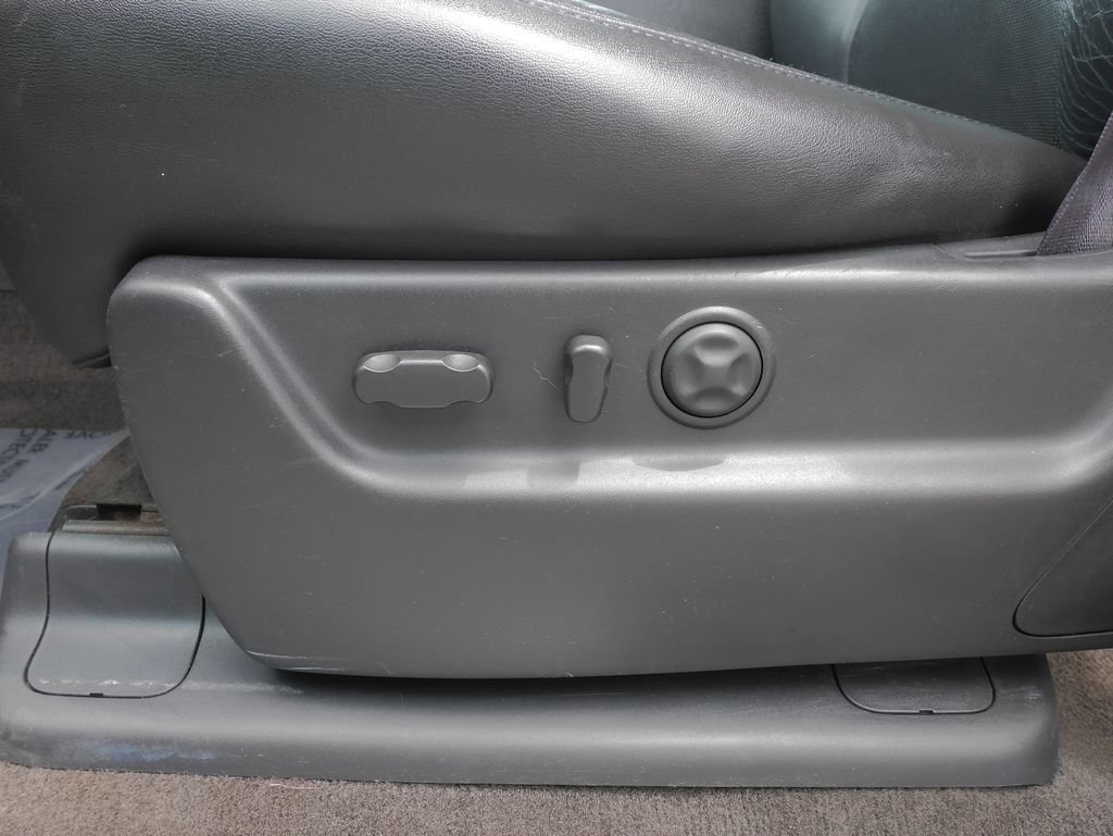 Used 2013 GMC Yukon XL Denali AWD/4WD image 25