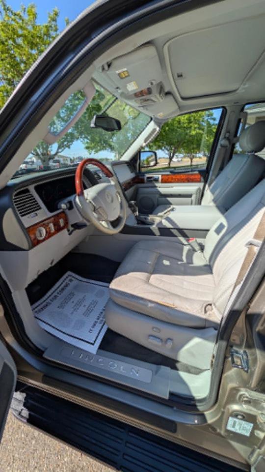 Used 2004 Lincoln Navigator Luxury AWD/4WD image 11