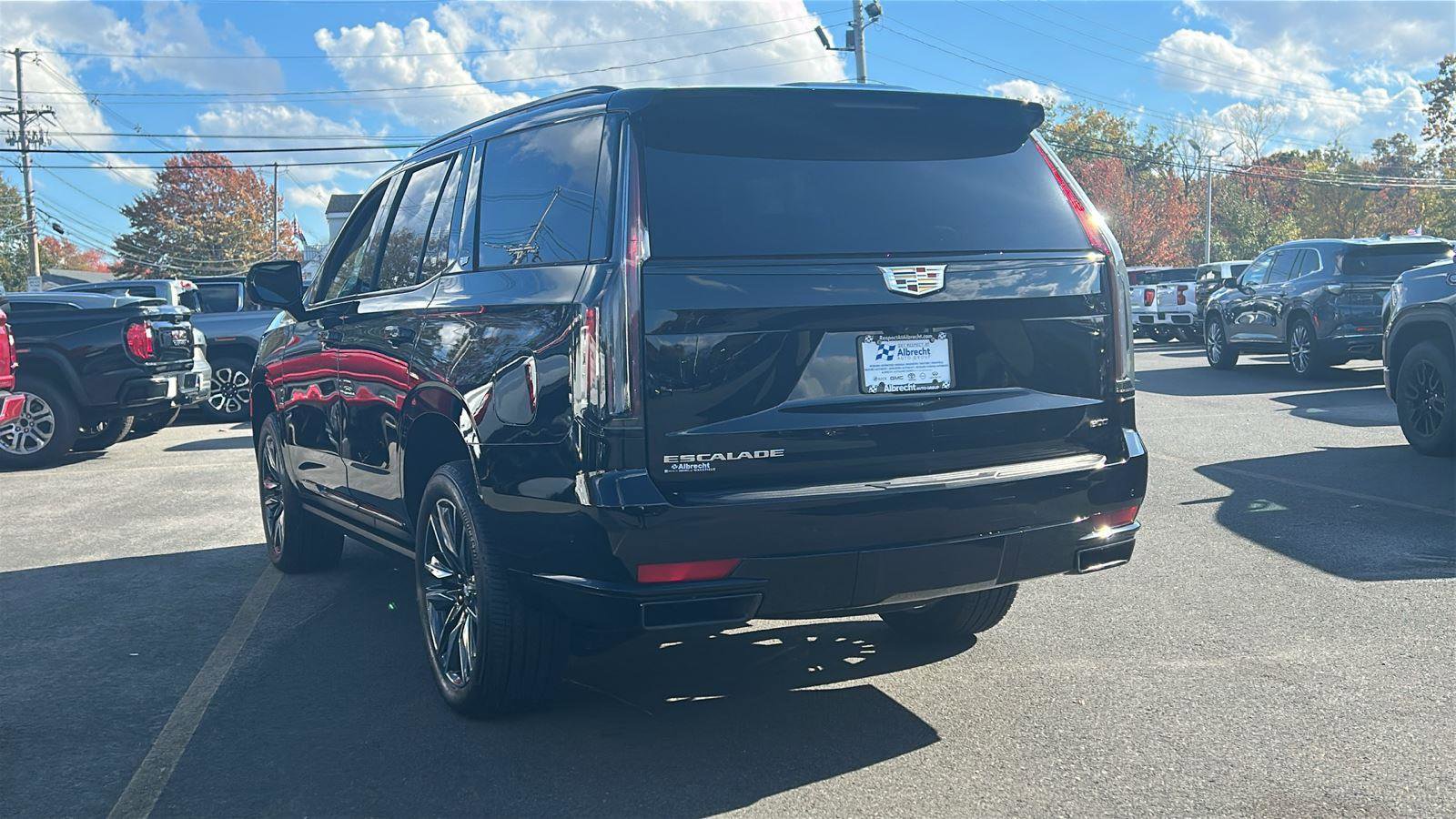 Certified 2024 Cadillac Escalade Sport Platinum w/ Heavy-Duty Trailer Package image 4