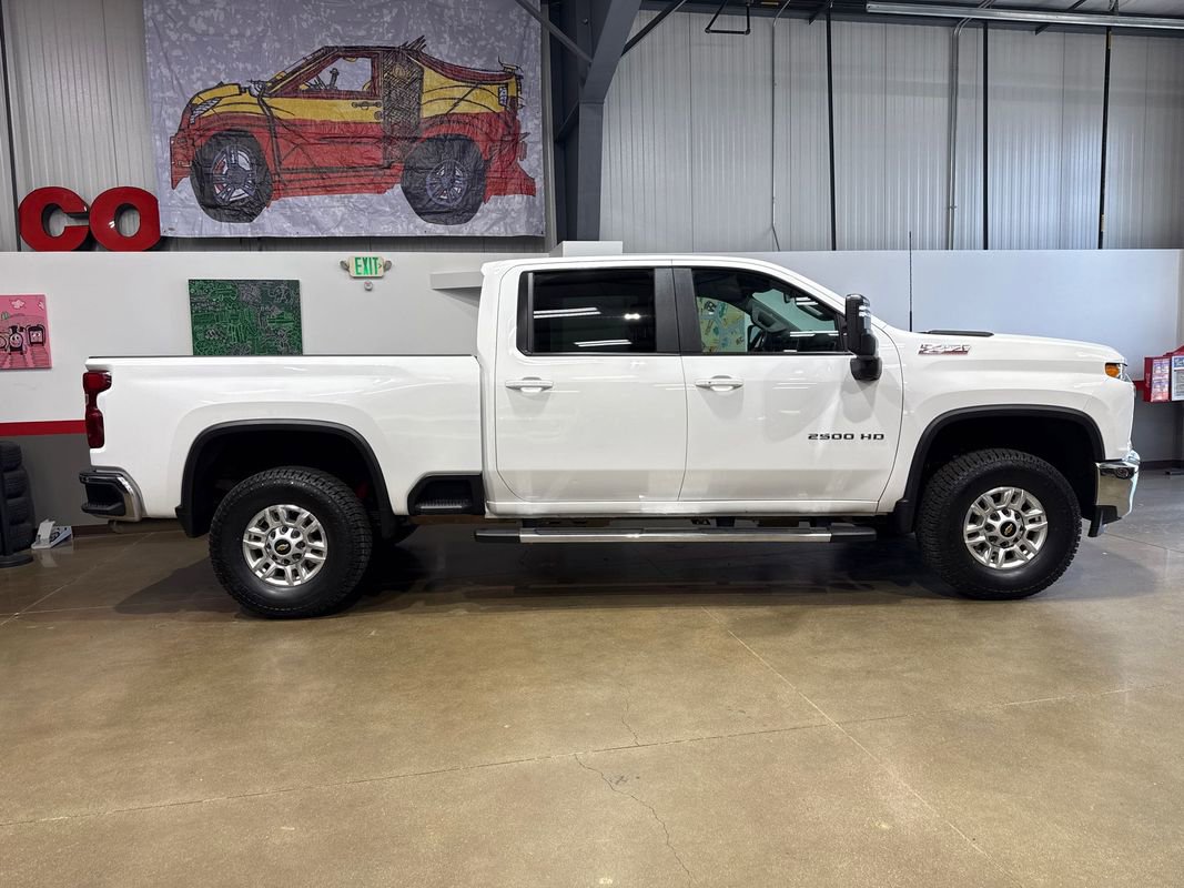 Used 2023 Chevrolet Silverado 2500 LT w/ Convenience Package image 4