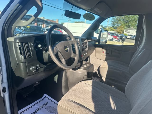 Used 2017 Chevrolet Express 3500 RWD image 31