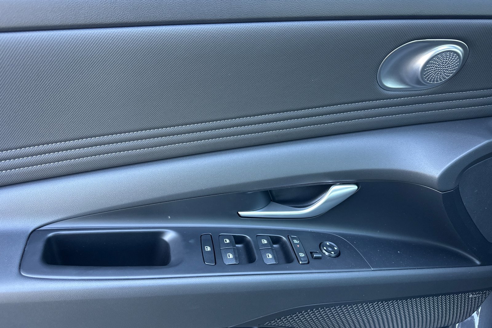 New 2026 Hyundai Elantra Limited FWD image 11