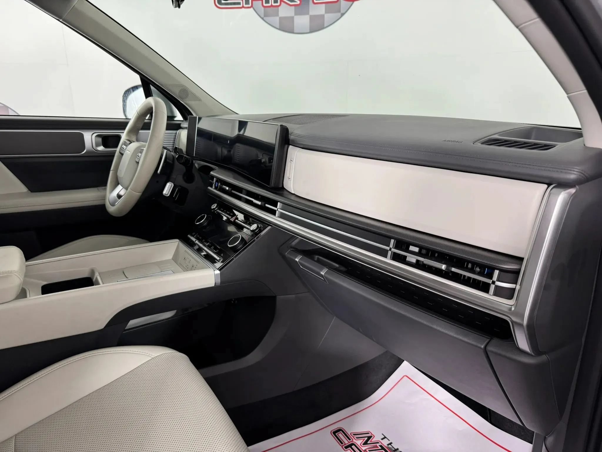Used 2025 Hyundai Santa Fe SEL AWD/4WD image 12