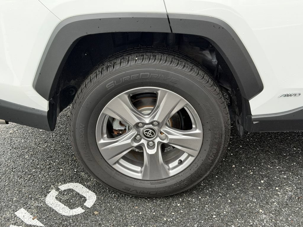 Used 2025 Toyota RAV4 XLE AWD/4WD image 12