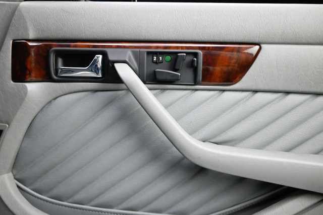 Used 1991 Mercedes-Benz 560 SEL image 52
