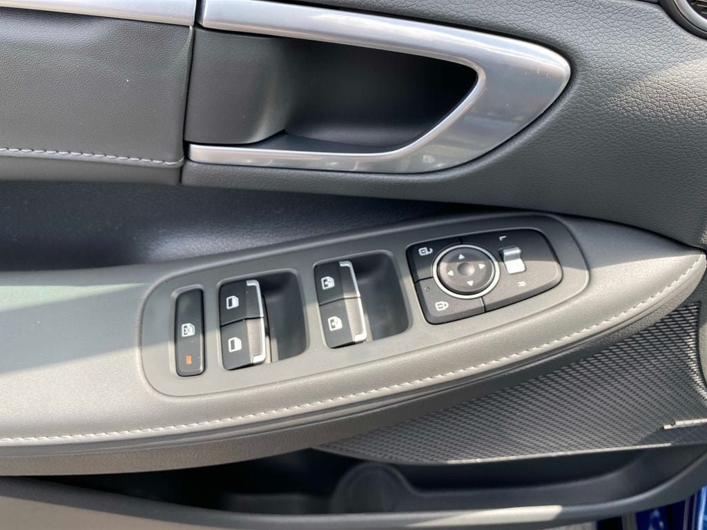 Used 2022 Hyundai Sonata Limited w/ Cargo Package FWD image 29