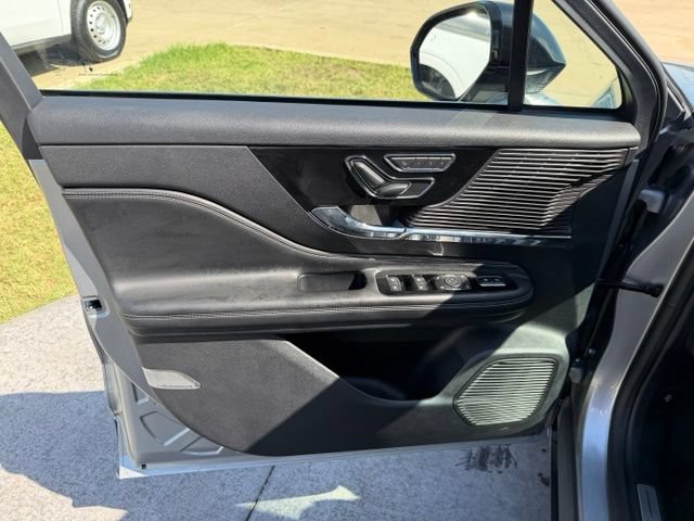 Used 2022 Lincoln Corsair AWD w/ Premium Package image 8