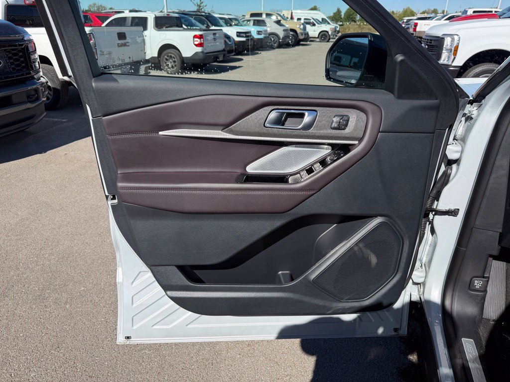New 2026 Ford Explorer Platinum RWD image 9