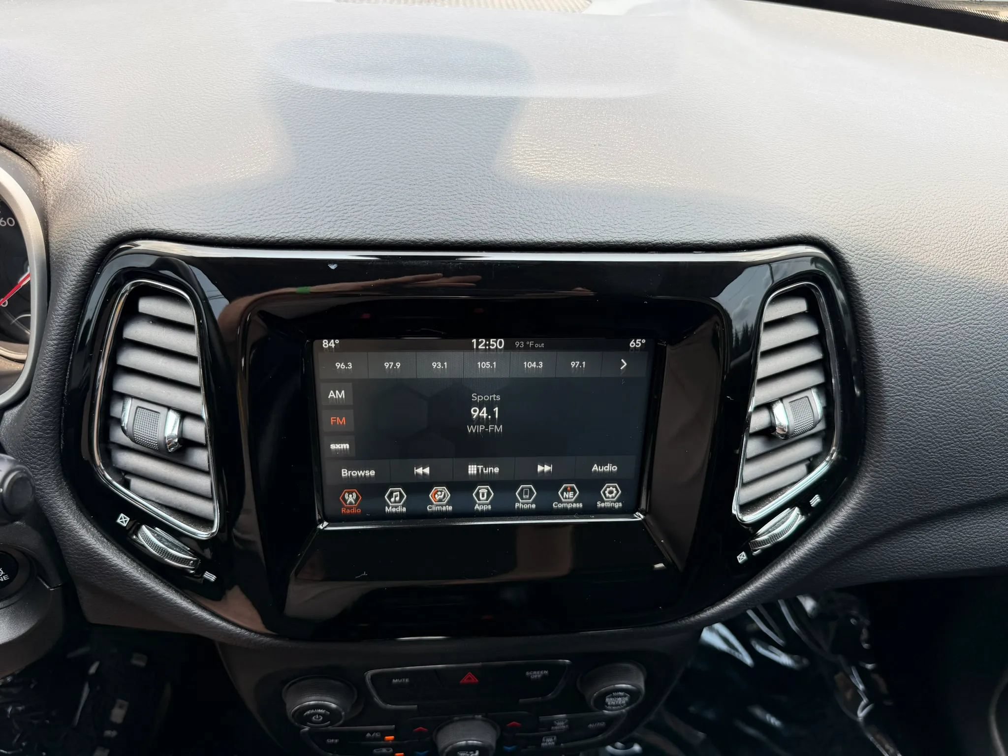 Used 2019 Jeep Compass Latitude AWD/4WD image 20