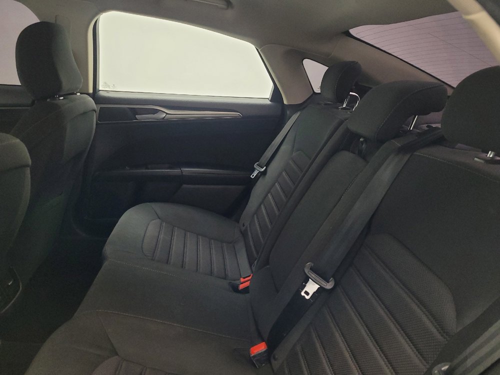Used 2020 Ford Fusion SE image 18