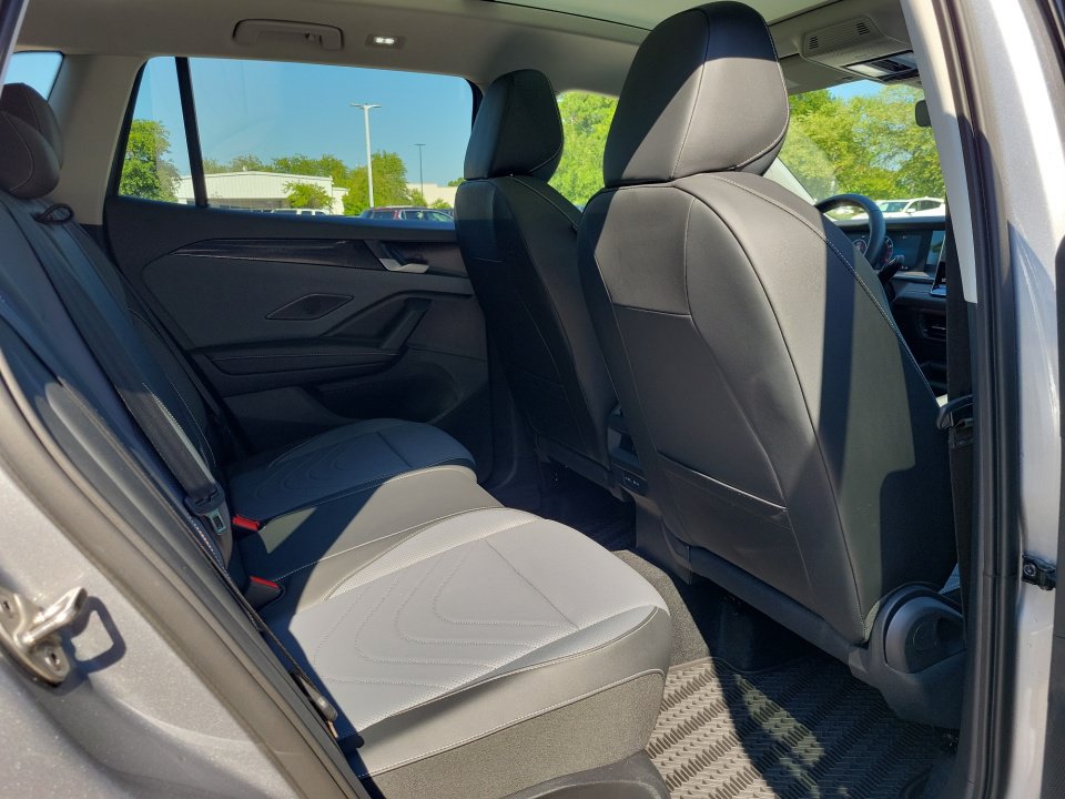 Certified 2026 Volkswagen Tiguan SE w/ Panoramic Sunroof Package AWD/4WD image 33