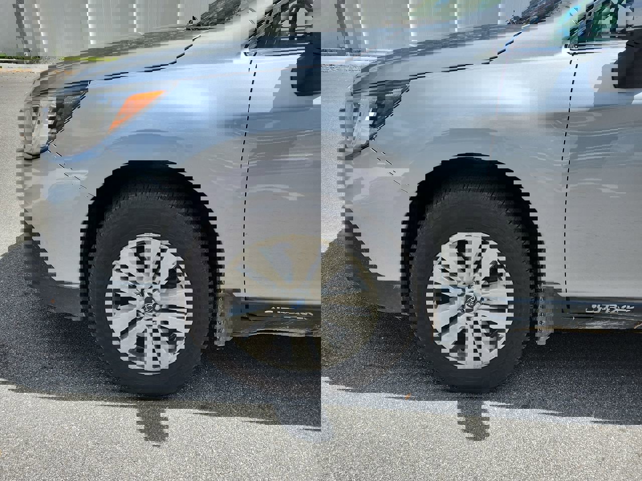 Used 2018 Subaru Outback 2.5i Premium image 23