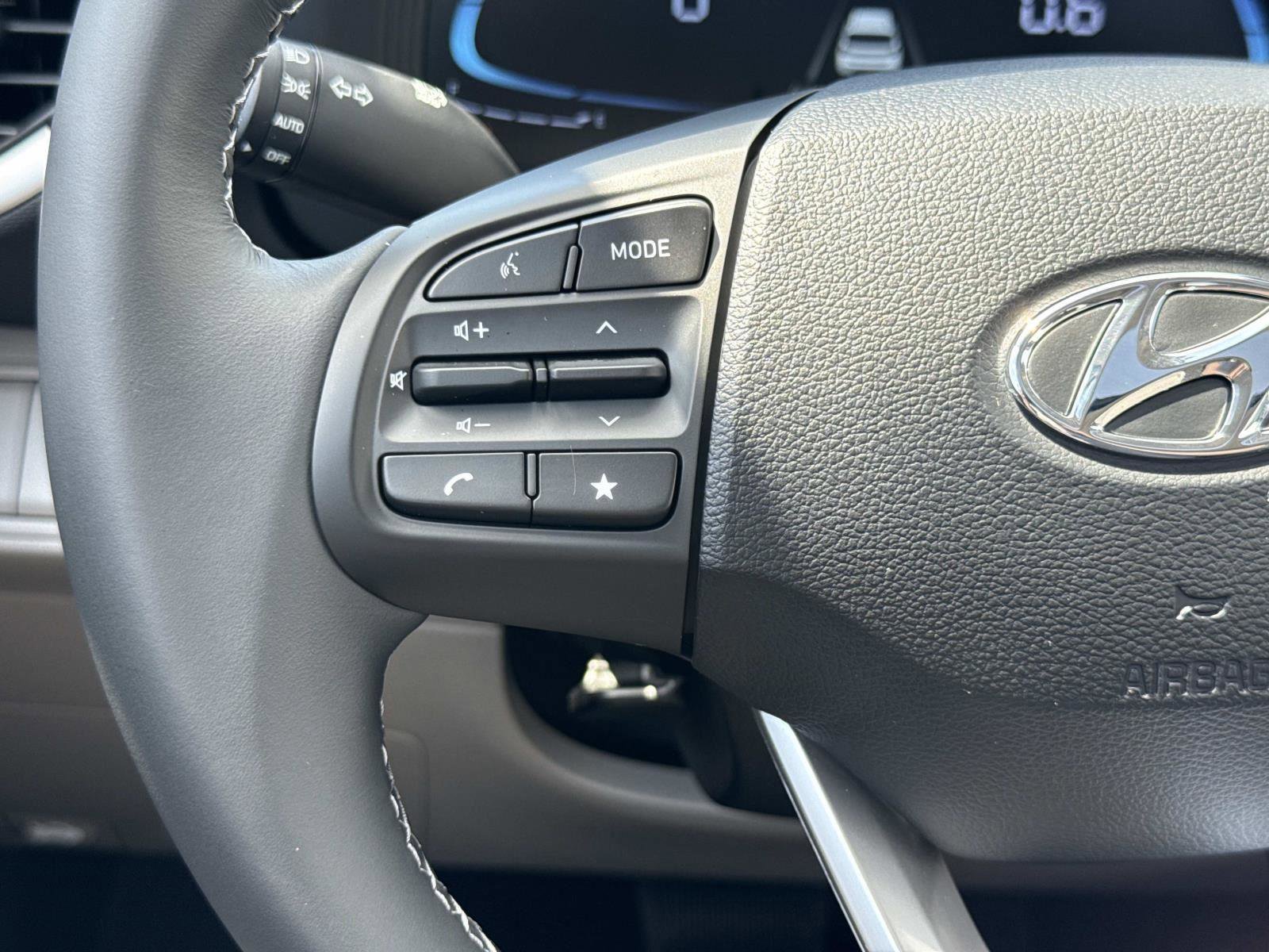 New 2026 Hyundai Venue SEL FWD image 7