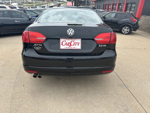 Used 2013 Volkswagen Jetta SE FWD image 4