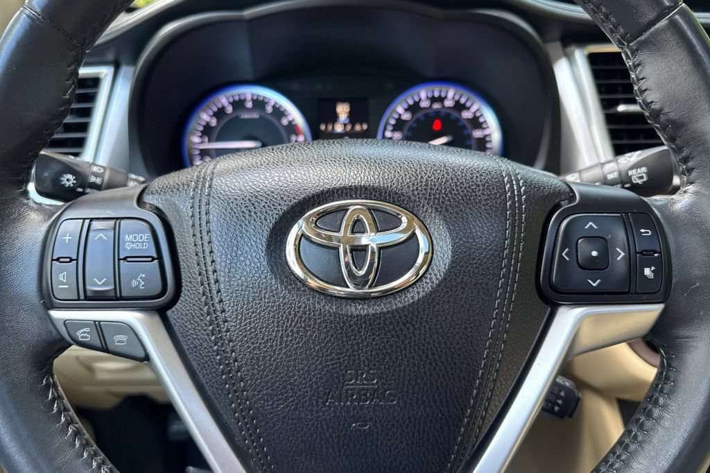 Certified 2016 Toyota Highlander XLE w/ Protection Package #3 AWD/4WD image 24