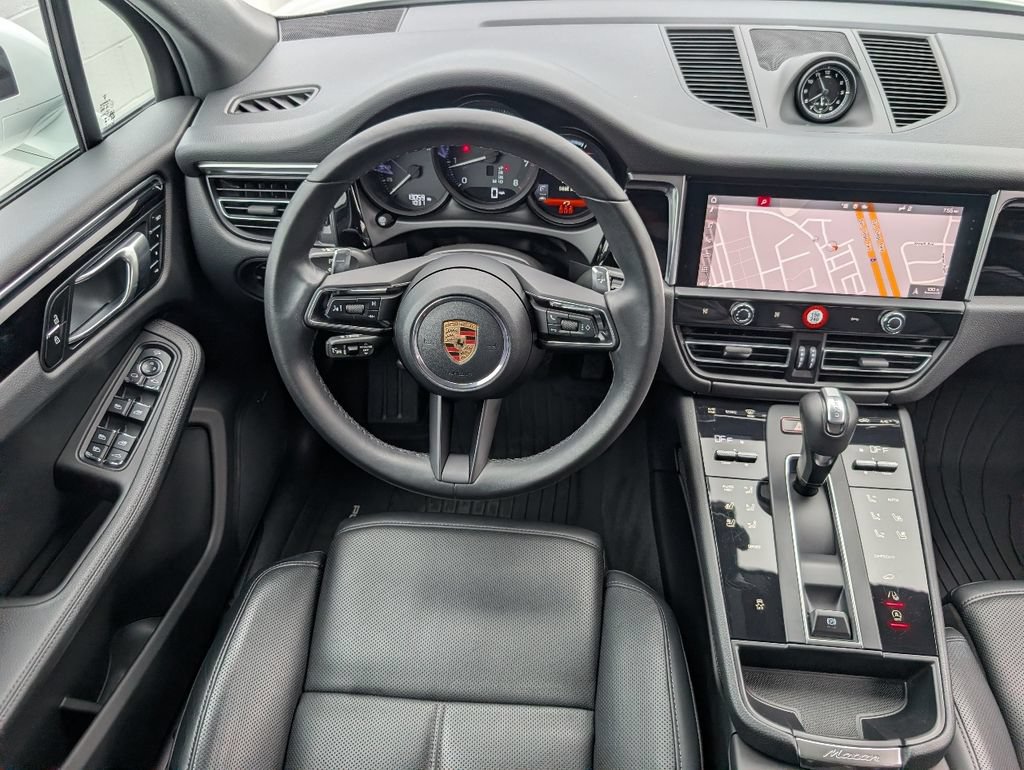 Certified 2024 Porsche Macan AWD/4WD image 19