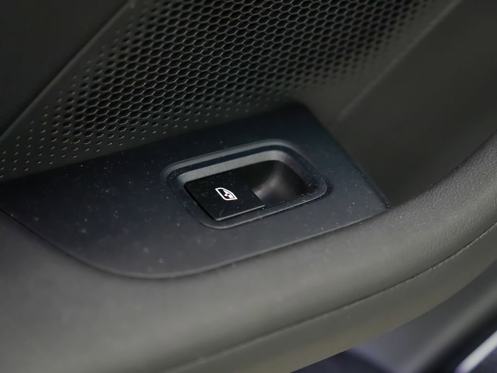 Used 2023 Porsche Taycan 4S w/ Performance Package image 17