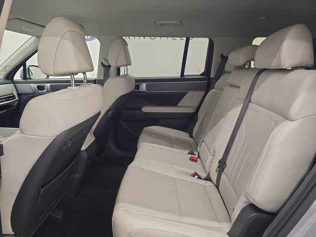 Used 2025 Hyundai Santa Fe SEL FWD image 17