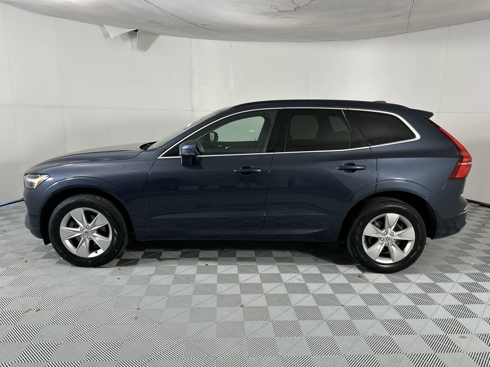 Used 2022 Volvo XC60 B5 Momentum AWD/4WD image 5