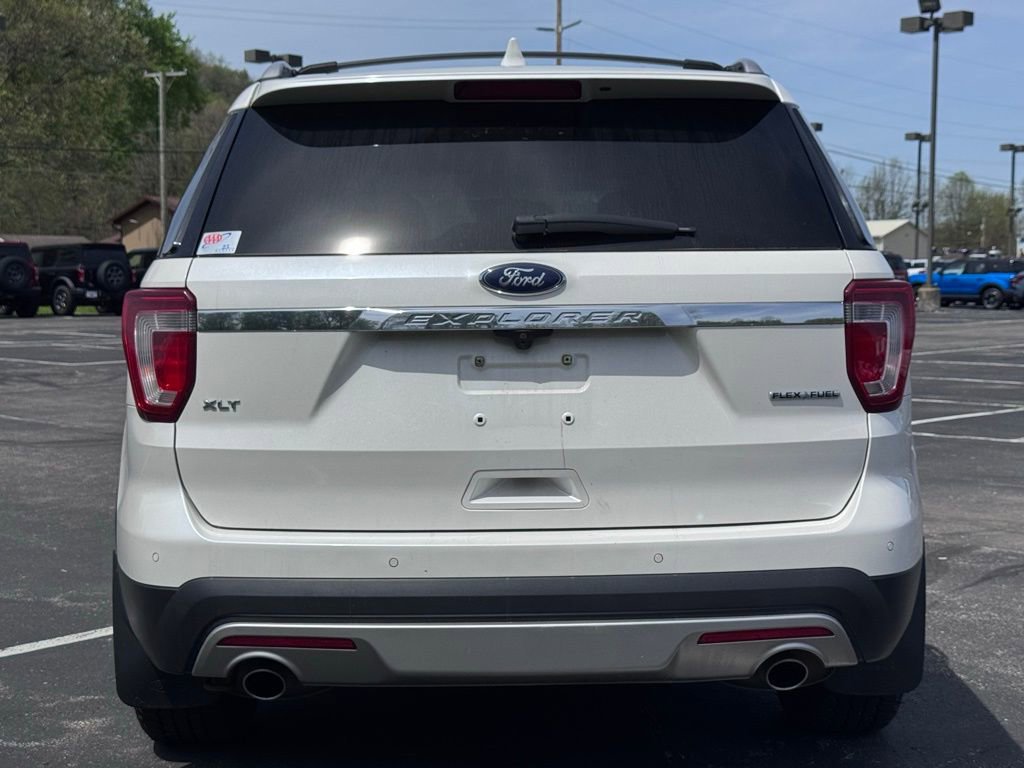 Used 2016 Ford Explorer XLT w/ Equipment Group 202A FWD image 6