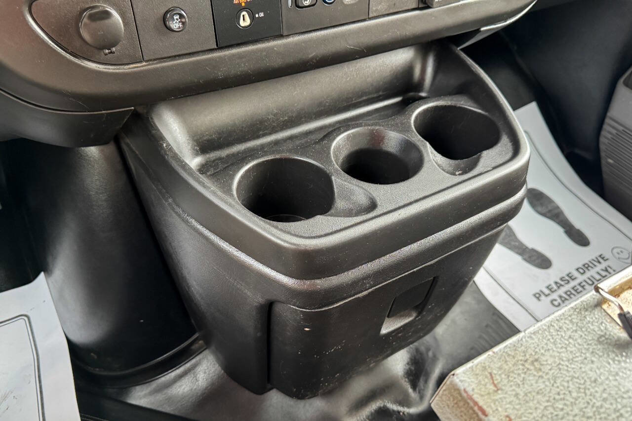 Used 2018 Chevrolet Express 2500 w/ Driver Convenience Package image 36