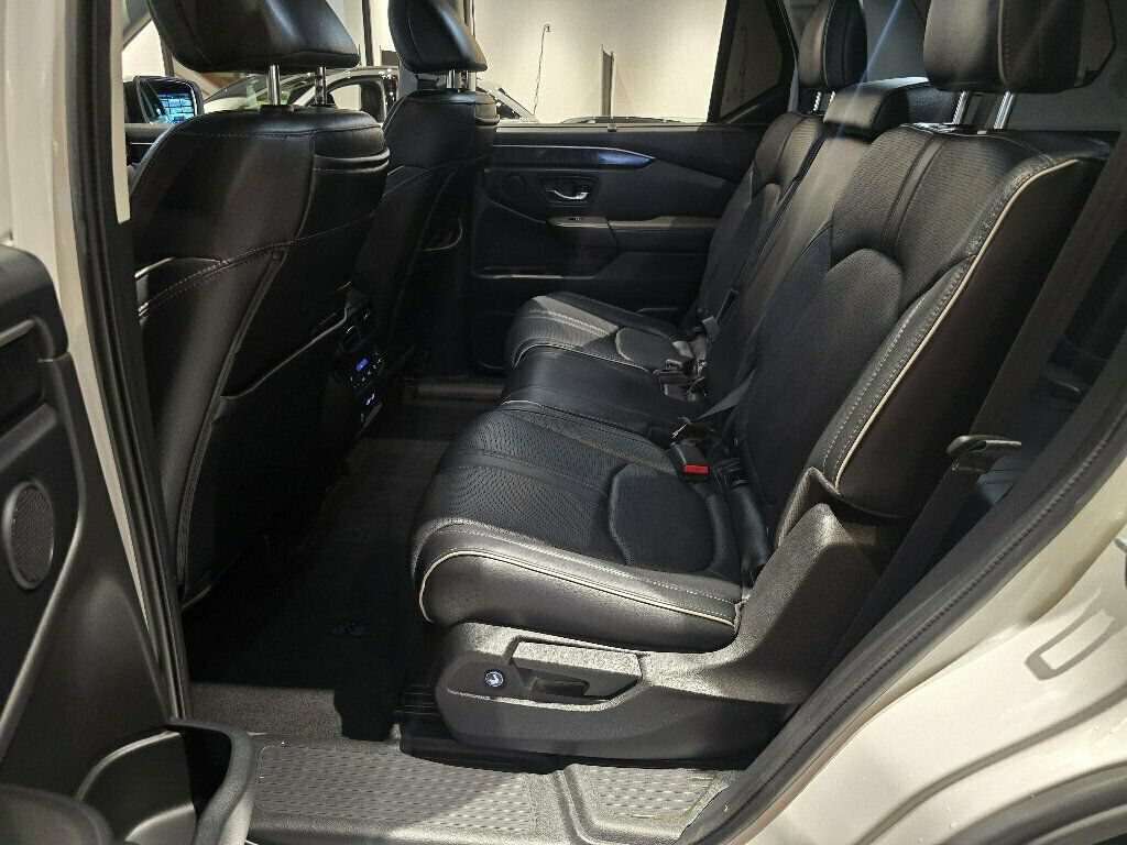 Used 2023 Honda Pilot Elite image 24