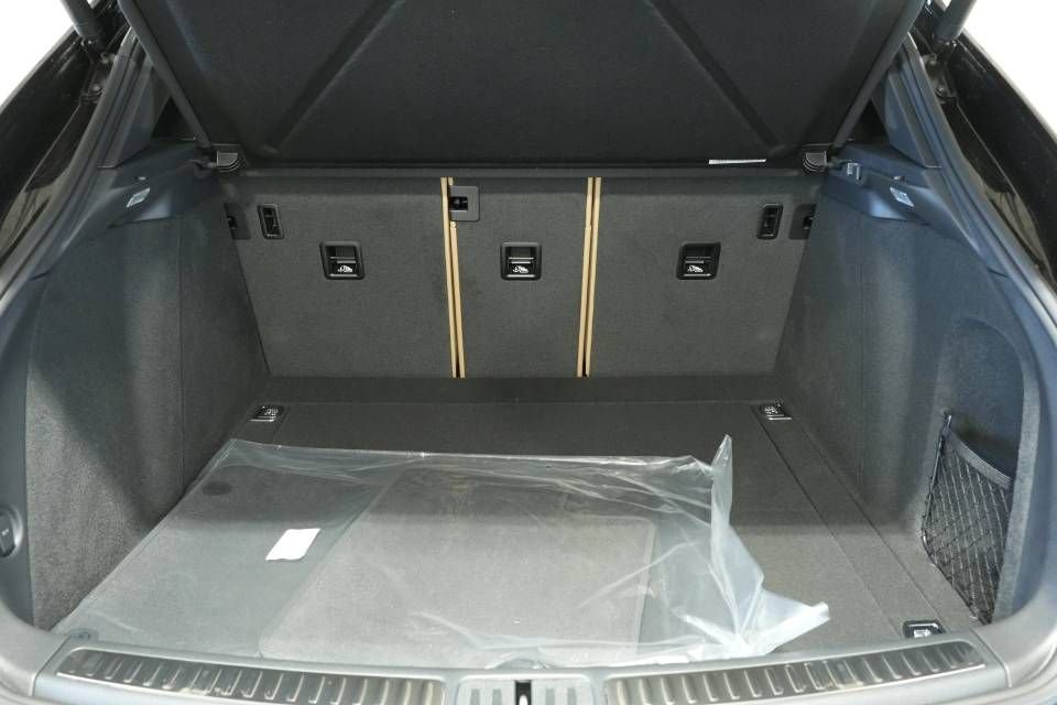 Certified 2026 Porsche Macan AWD/4WD image 28